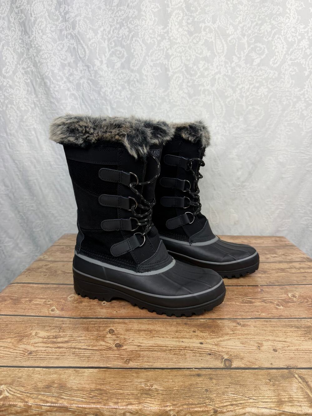Khombu Women’s Black Winter Snow Boots Faux Fur Buckle Strap Duck Boots Size 7